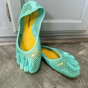 Vibram five finger mesh ballet flats, rare color. have burg, pink  blac 2bundle.